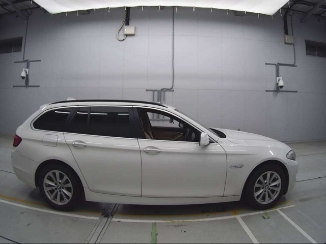 BMW 5 SERIES 2011