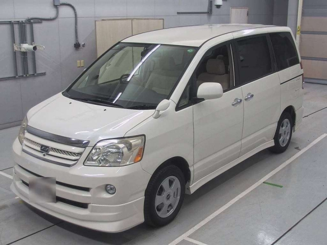 TOYOTA NOAH 2005