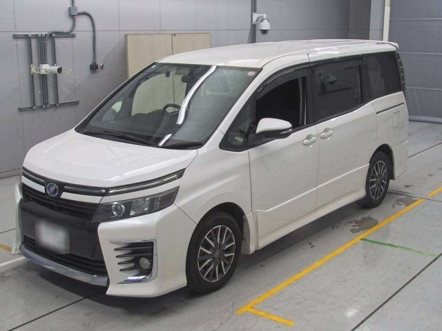 TOYOTA VOXY 2014