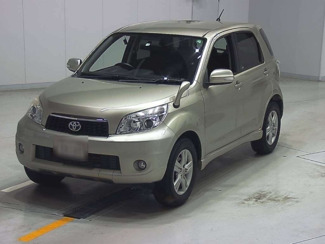 TOYOTA RUSH