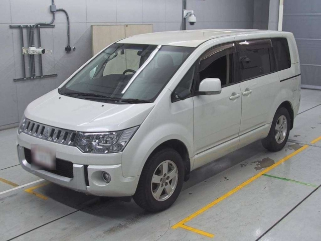 MITSUBISHI DELICA D5 2012