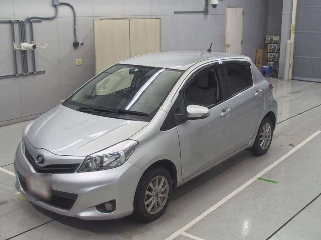 TOYOTA VITZ 2014