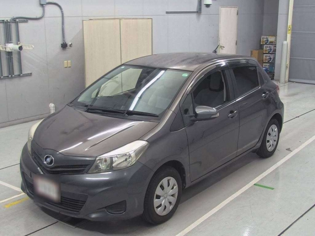 TOYOTA VITZ 2013