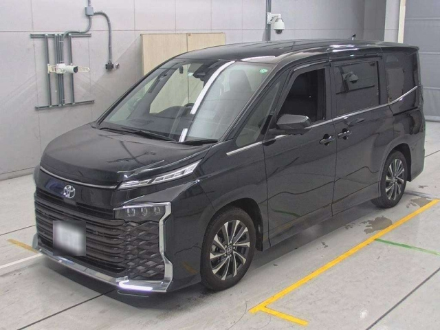 TOYOTA VOXY 2023