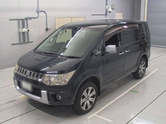MITSUBISHI DELICA D5