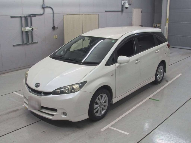 TOYOTA WISH 2011