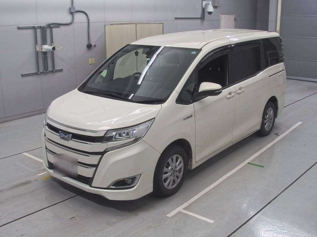 TOYOTA NOAH 2018