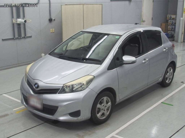 TOYOTA VITZ 2013