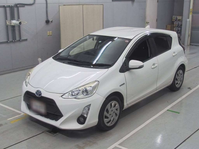 TOYOTA AQUA 2015