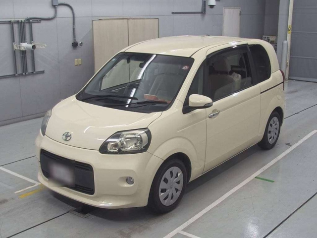 TOYOTA PORTE 2012