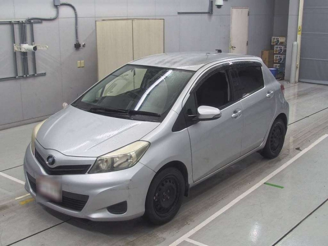 TOYOTA VITZ 2013