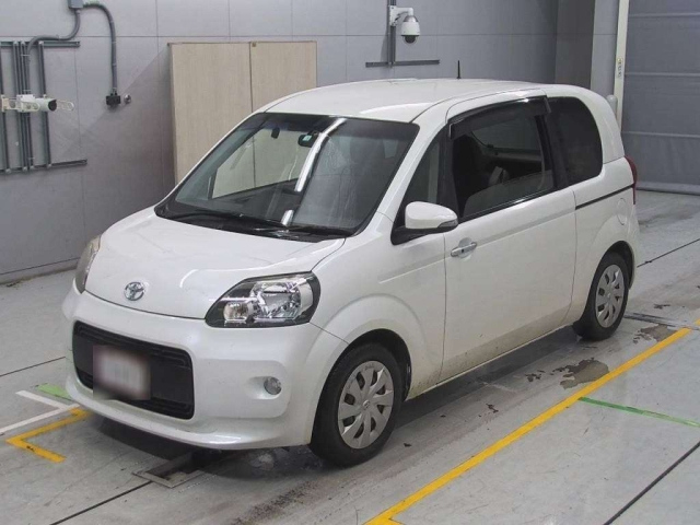 TOYOTA PORTE 2014