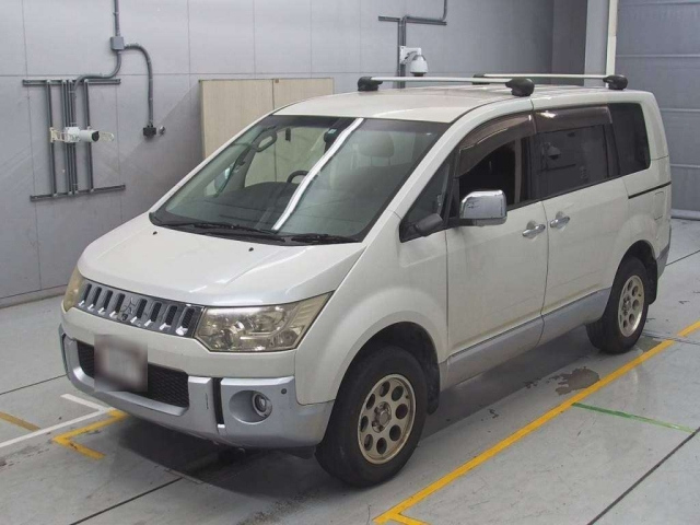 MITSUBISHI DELICA D5 2010