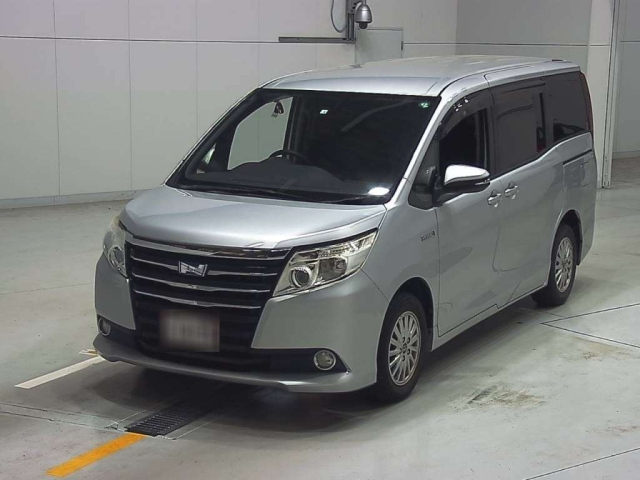 TOYOTA NOAH 2014