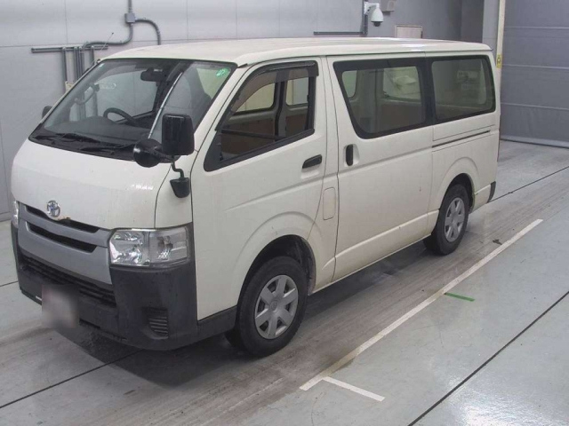 TOYOTA HIACE VAN 2016