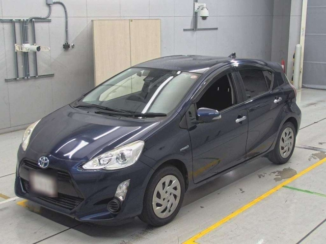 TOYOTA AQUA 2016