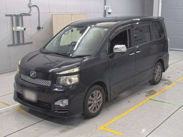 TOYOTA VOXY 2011