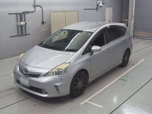 TOYOTA PRIUS ALPHA 2013