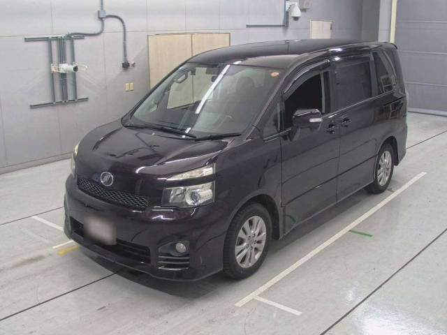 TOYOTA VOXY 2011