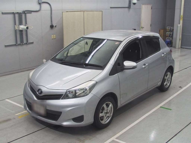 TOYOTA VITZ 2012