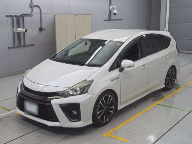 TOYOTA PRIUS ALPHA 2016