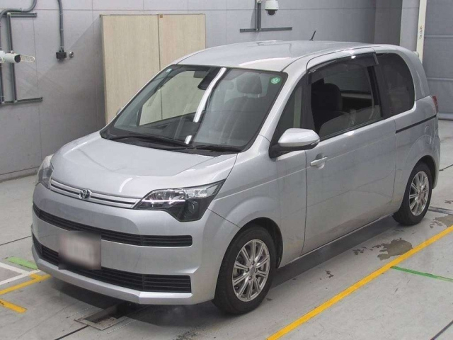TOYOTA SPADE 2017