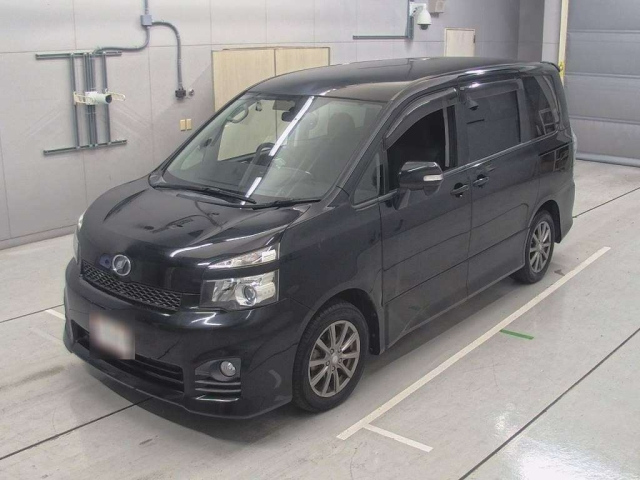TOYOTA VOXY 2010