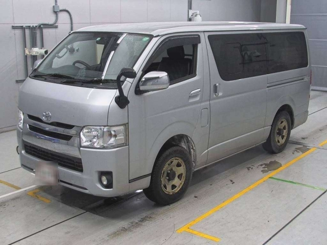 TOYOTA HIACE VAN 2016