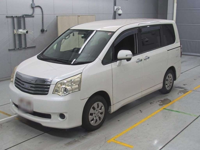 TOYOTA NOAH 2012