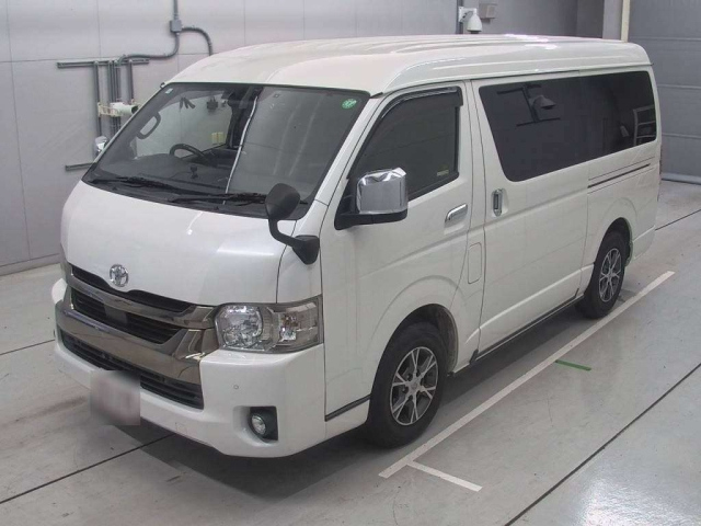 TOYOTA HIACE VAN 2021