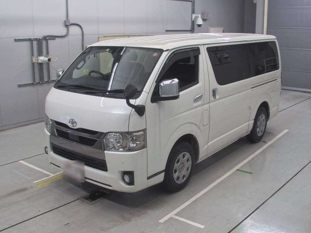 TOYOTA HIACE VAN