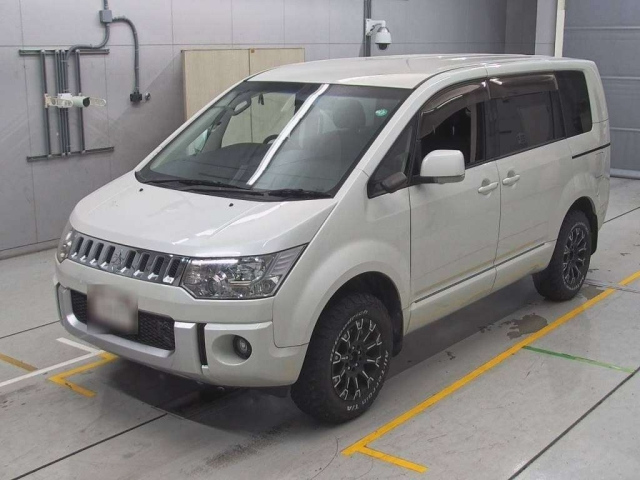 MITSUBISHI DELICA D5 2015