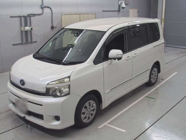 TOYOTA VOXY 2010