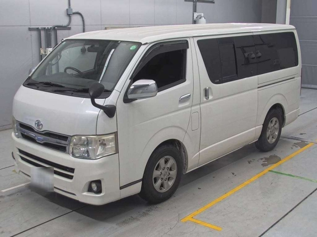 TOYOTA HIACE VAN 2013