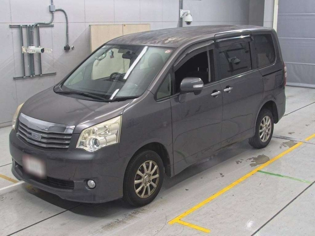 TOYOTA NOAH 2012