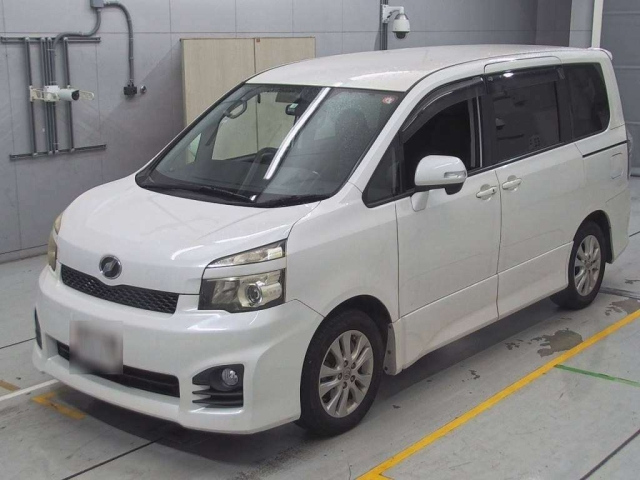 TOYOTA VOXY 2012