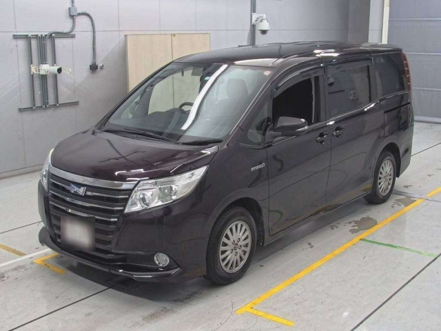TOYOTA NOAH 2014