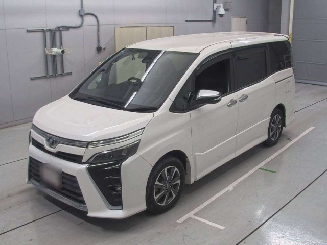 TOYOTA VOXY 2018