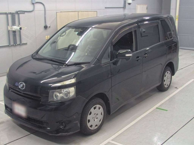 TOYOTA VOXY 2010