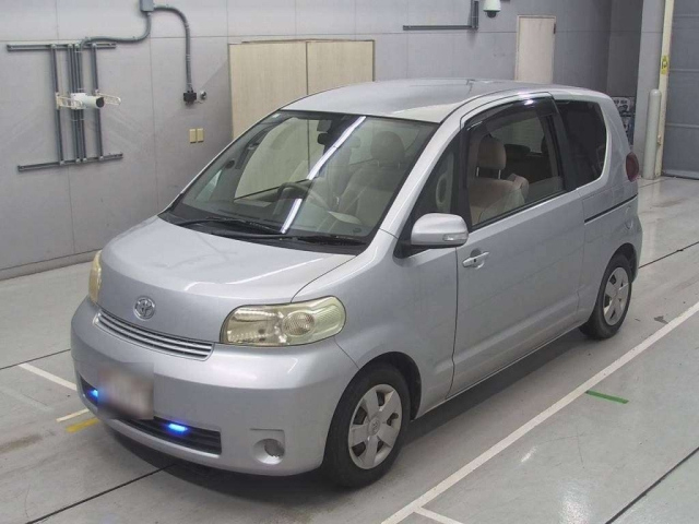 TOYOTA PORTE 2011