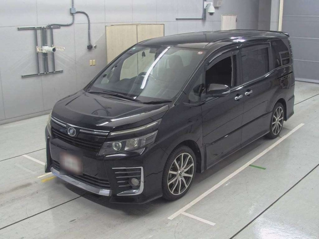 TOYOTA VOXY 2014