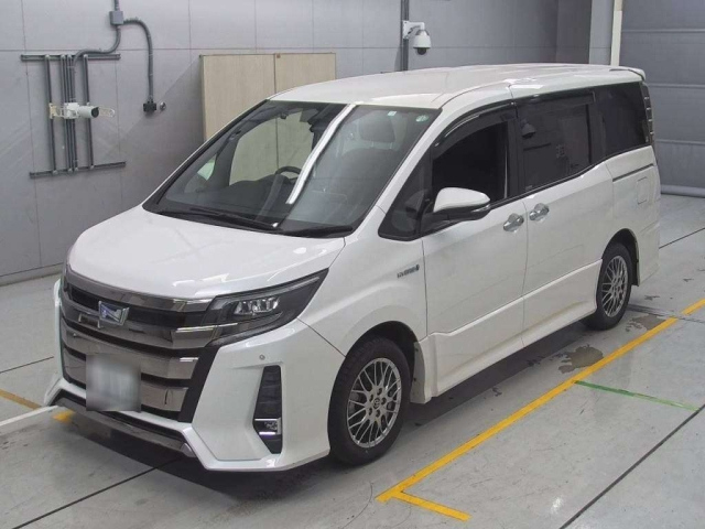 TOYOTA NOAH 2018