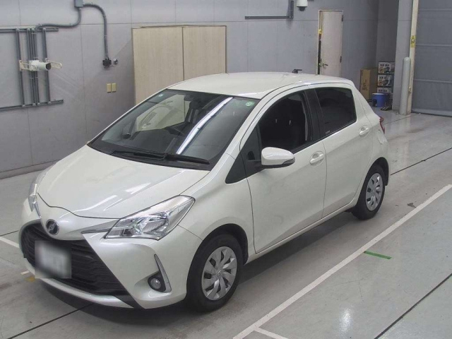 TOYOTA VITZ 2017