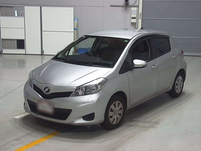 TOYOTA VITZ 2013