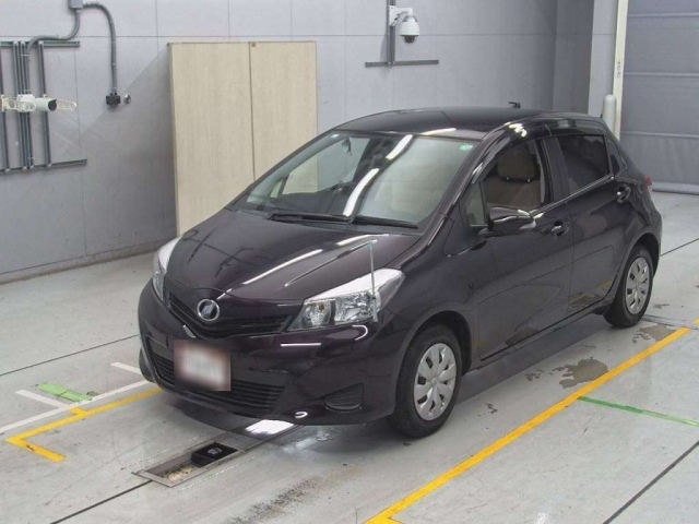 TOYOTA VITZ 2013