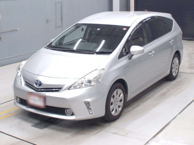 TOYOTA PRIUS ALPHA 2014