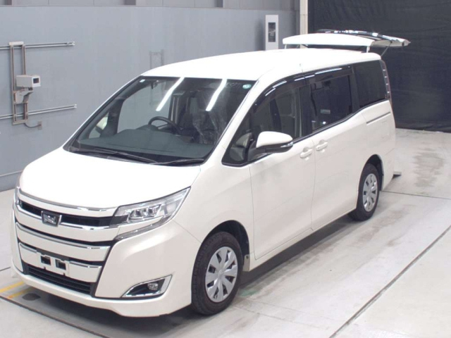 TOYOTA NOAH 2018