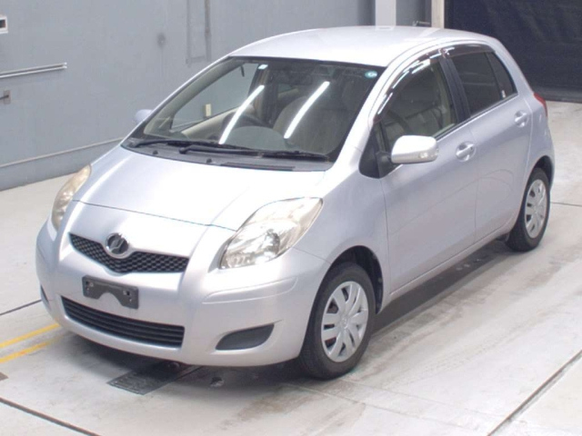 TOYOTA VITZ 2010