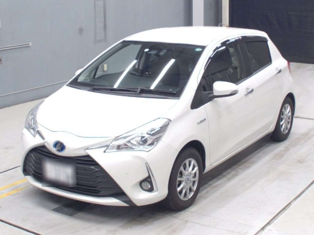 TOYOTA VITZ 2019