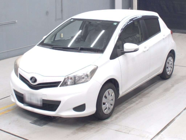 TOYOTA VITZ 2013
